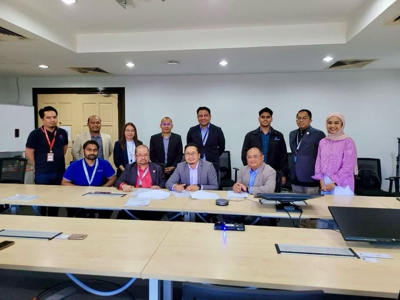 LOA signing between Nexagate, Ocean Vantage Engineering, and Sarawak Metro, appointing Nexagate and OVE as the Independent Cybersecurity Assessor (ICsA) for the Kuching Urban Transportation System (KUTS) project (Aug 2024)