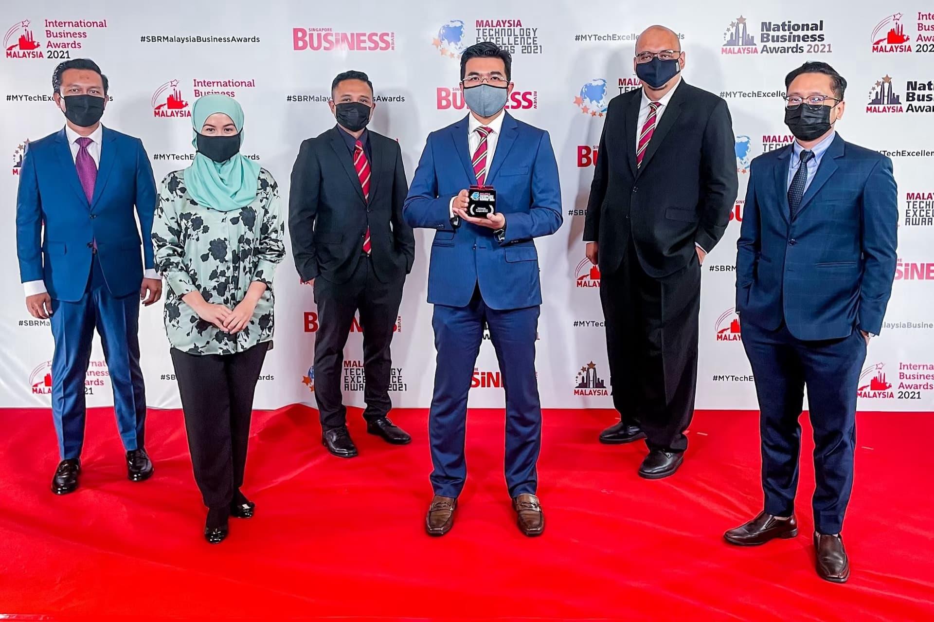 The Nexagate team receiving an award